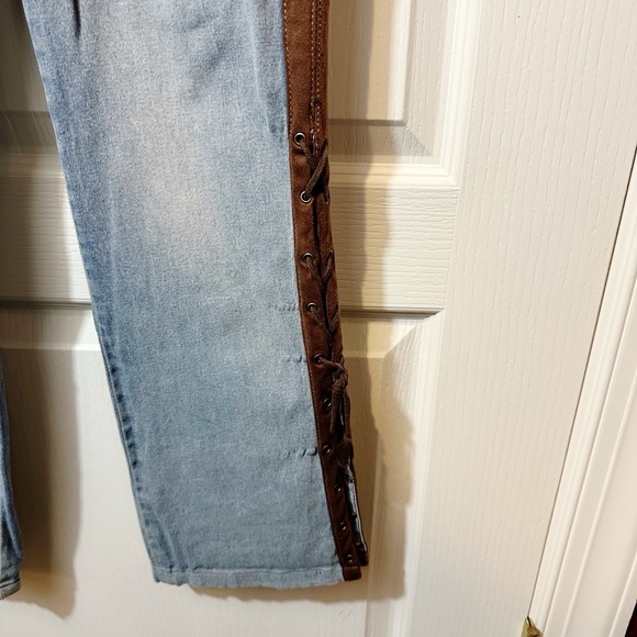 Sharagano Jeans with Brown Suede Accents on Leg and Pockets - Picture 4 of 5